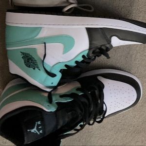 Jordan 1 Mid Tropical Twist Igloo